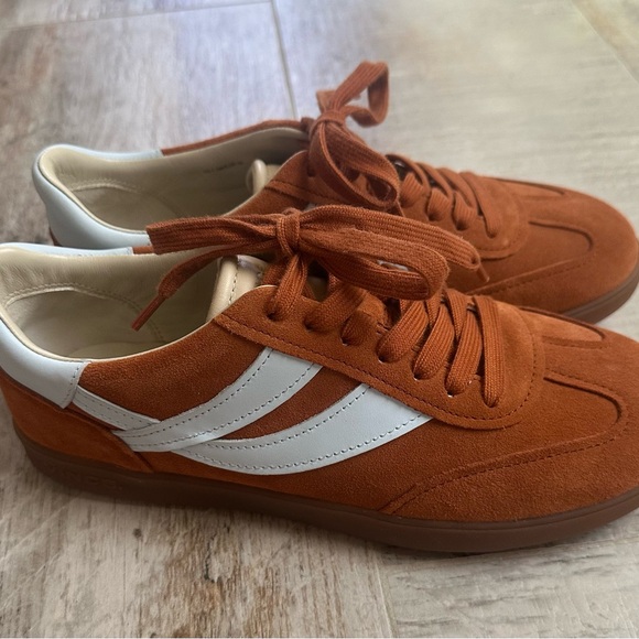 NEW Vince UT Burnt Orange sneaker 7.5 NWOB - Picture 1 of 13